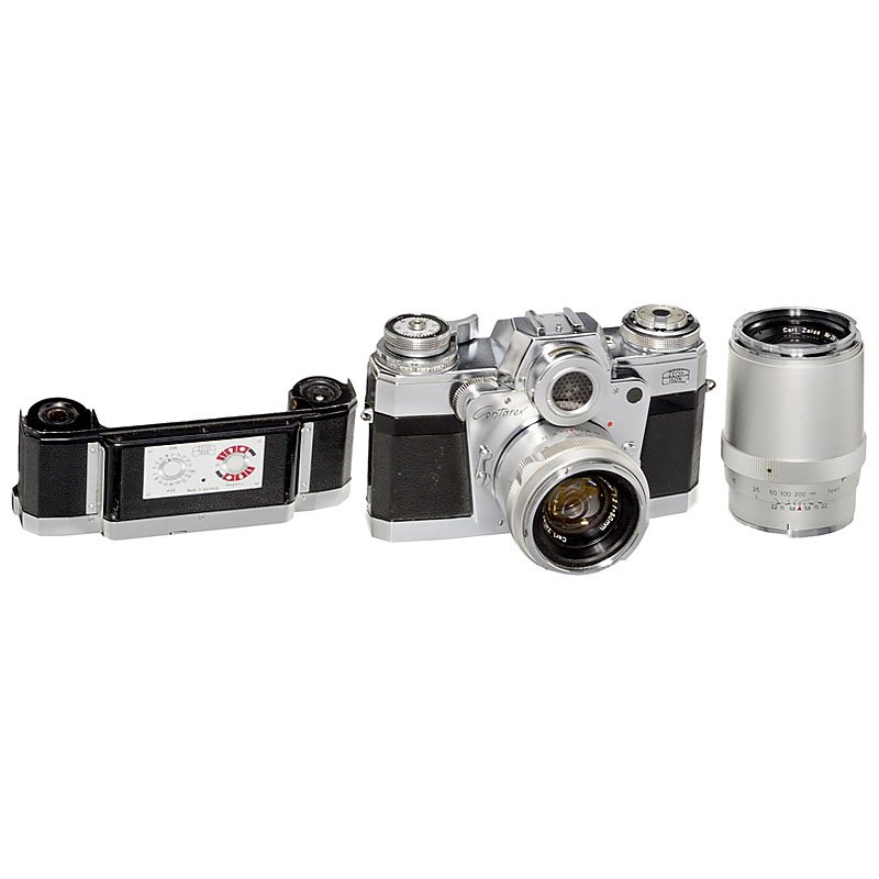 Contarex (I) with 2 Lenses, 1964: Contarex (I) with 2 Lenses, 1964 Zeiss Ikon. Contarex (I) "Bull's Eye", no. E 92086, light meter and shutter working, with 2 magazine backs. (3/2) – In addition: Planar 2/50 mm, no. 2616988 and Sonn