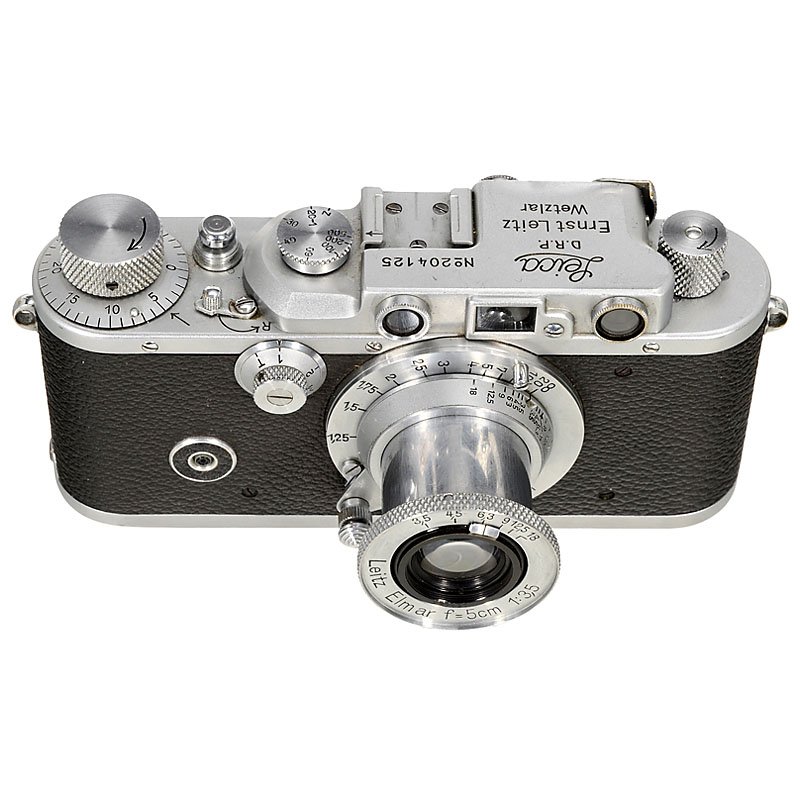 Leica III with Elmar 3,5/5 cm, 1936: Leica III with Elmar 3,5/5 cm, 1936 Leitz, Wetzlar. No. 204125, chrome, small dent on top plate, synchronization. With Elmar 3,5/5 cm, no. 277127, lens cap. Leica III mit Elmar 3,5/5 cm, 1936 Leitz, W
