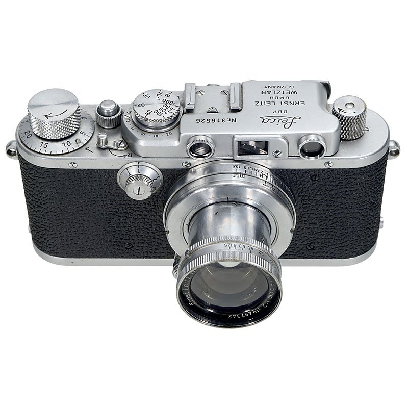 Leica IIIa with Summar, 1939: Leica IIIa with Summar, 1939 Leitz, Wetzlar. No. 316526, black vulcanite, synchronized (black-dial synchronization), with Summar 2/5 cm, no. 497342, lens cap. Leica IIIa mit Summar, 1939 Leitz, Wetzla