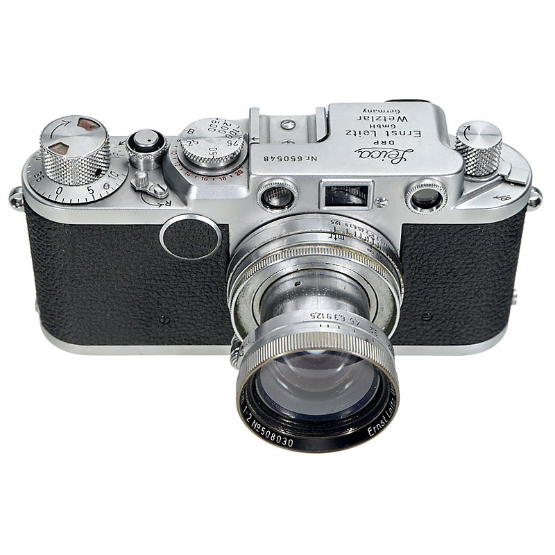 Leica IIf with Summitar, 1953: Leica IIf with Summitar, 1953 Leitz, Wetzlar. No. 650548, second version with red synchronization scale numbers and 1/500 sec., very good condition. With Summitar 2/5 cm, no. 508030. Lens cap and case