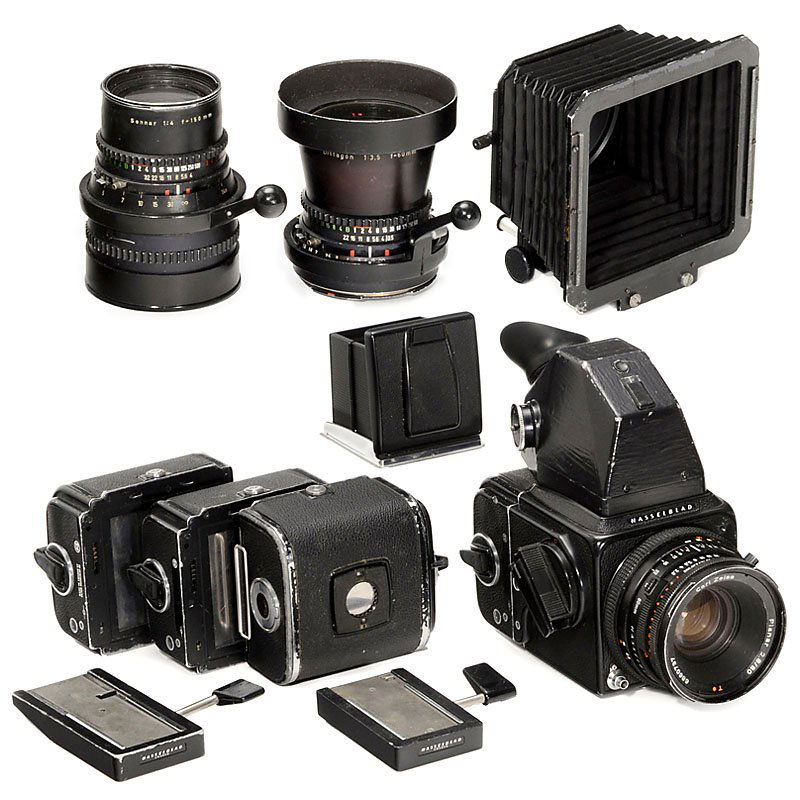 Hasselblad 500 C/M Outfit: Hasselblad 500 C/M Outfit Hasselblad, Sweden. 1) 500 C/M, black, no. UUC198112. With waist-level viewfinder and CdS prismfinder. – 2) Distagon 3,5/60 mm, black, long shutter speeds uneven. – 3) Pl