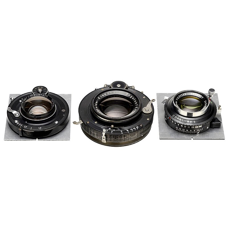 3 Schneider Professional Lenses: 3 Schneider Professional Lenses Schneider-Kreuznach. 1) Xenotar 2,8/80 mm in Prontor. (1–2/1-) – 2) Xenar 4,7/135 mm in Copal-No. 0. (2+/1-) – And: 3) Angulon 6,8/120 mm in Compound, shutter spe