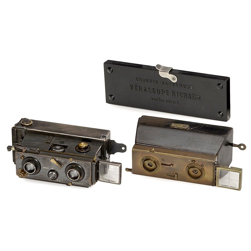 2 Stereo Cameras by Richard: 2 Stereo Cameras by Richard Jules Richard, Paris. 1) Verascope, c. 1926, size 45 x 107 mm, 2 x Tessar 4,5/54 mm (no. 99252 and 99253), with magazine and original copying frame. (3–2/3+) – And: 2) 