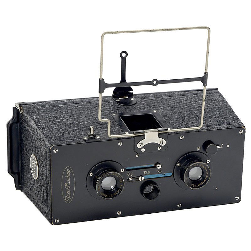 Zeiss Ikon Ica-Plaskop 6 x 13, c. 1927: Zeiss Ikon Ica-Plaskop 6 x 13, c. 1927 Zeiss Ikon. For plates or cut film, no. 602, version with reflex finder, 2 x Ica "Novar-Anastigmat" 6,8/7,5 cm, shutter M + Z, with cassette. – Excellent condi