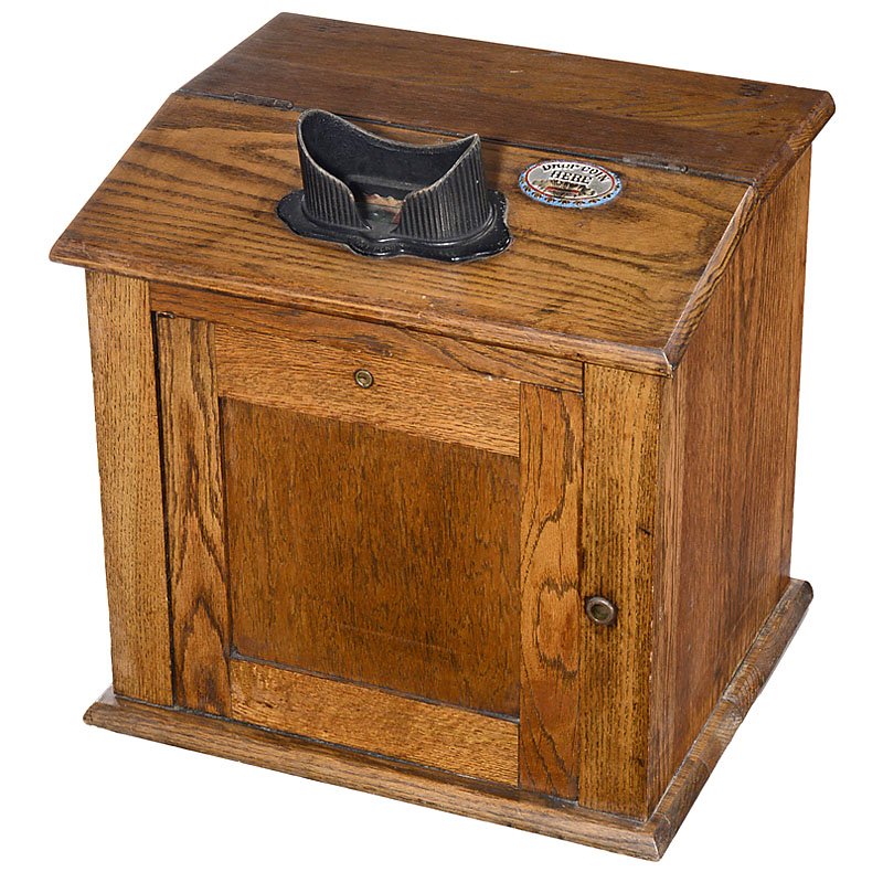 "Mills" Auto-Stereoscope, c. 1905: Mills Auto-Stereoscope, c. 1905 Drop-card machine by "Mills Novelty Co. – Chicago", coin-operated, spring-driven, with 15 stereo cards "San Francisco Fire" (a complete series), oak case (20 x 15 ¾