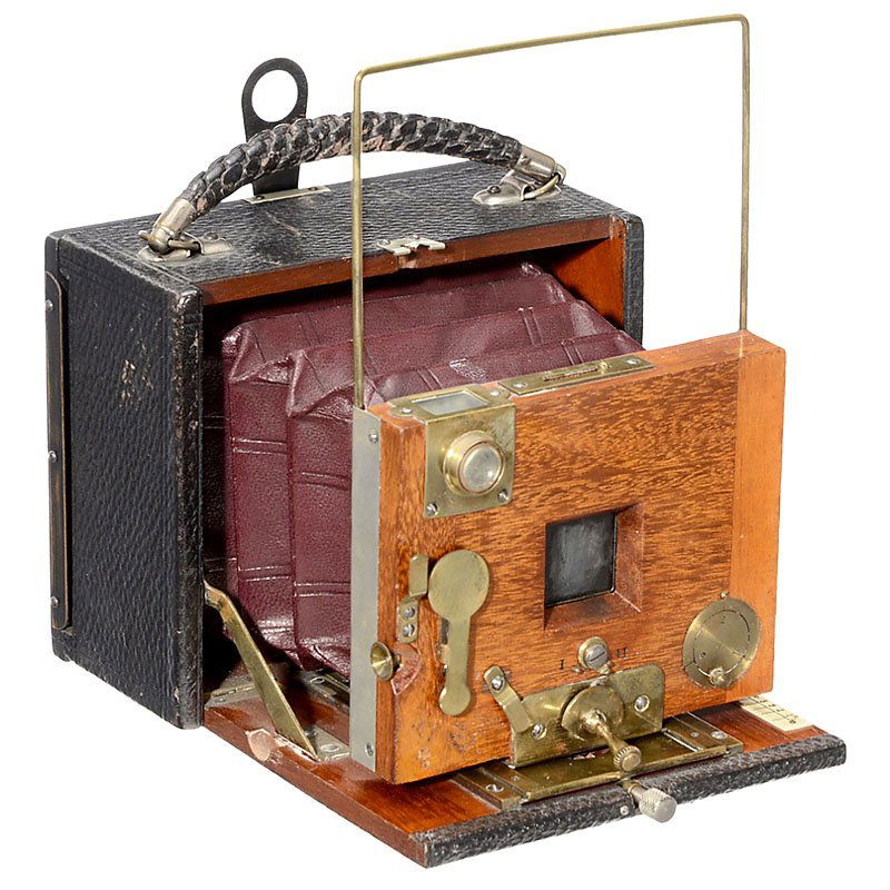 Dr. Krügener's Delta Plate Camera, c. 1898: Dr. Krügener's Delta Plate Camera, c. 1898 Dr. Krügener, Bockheim/Frankfurt. Plate size 9 x 12 cm, shutter I + II, diaphragm f.12–36, dark-red leather bellows, focusing screen back. Excellent cond