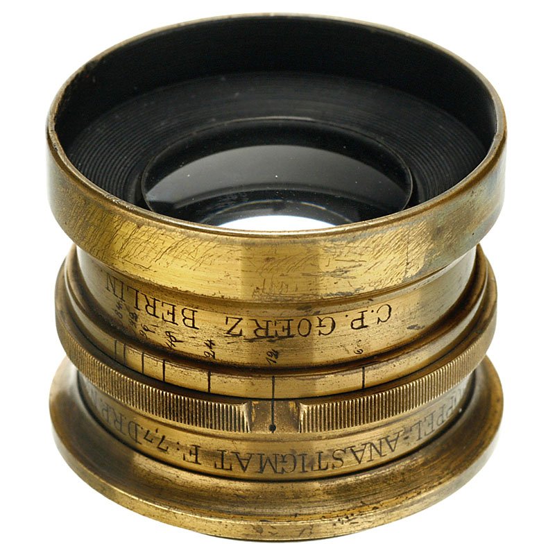 "Doppel-Anastigmat F:7,7" by Goerz, c. 1893: Doppel-Anastigmat F:7,7 by Goerz, c. 1893 C. P. Goerz, Berlin. No. 19021, presumably 7,7/360 mm, forerunner of "Dagor", brass-bound lens, height 2 in., Ø 2 in., very clean optics! "Doppel-Anastigmat 