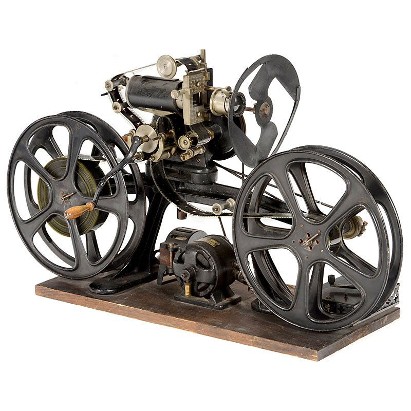 Nitzsche Kinino, c. 1925: Nitzsche Kinino, c. 1925 Nitzsche, Leipzig. German table projector by Johannes Nitzsche A. G. Leipzig, with Busch lens, handcrank and electric motor operated. Electric functions not tested. – Very r