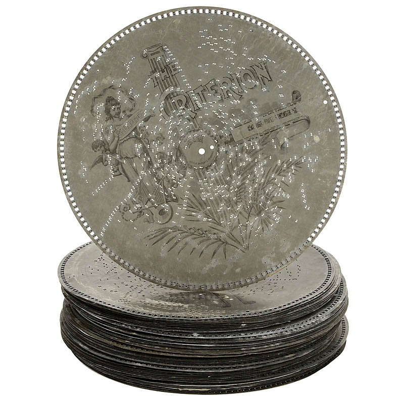 53 Criterion Discs Ø 15 ¾ in., from 1896: 53 Criterion Discs Ø 15 ¾ in., from 1896 Manufactured by: "F.G. Otto & Sons, USA", series 4000, very rare. 53 Criterion-Platten Ø 40 cm, ab 1896 Hersteller: "F.G. Otto & Sons, USA", 4000er-Serie, 