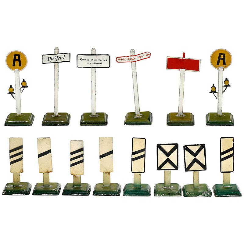 14 Märklin Signal Boards, c. 1935: 14 Märklin Signal Boards, c. 1935 For gauge 0 and I, hand-painted or lithographed tin. 14 Signalschilder "Märklin", um 1935 Für Spur 0 und I, handlackiertes oder lithographiertes Blech. Start Price