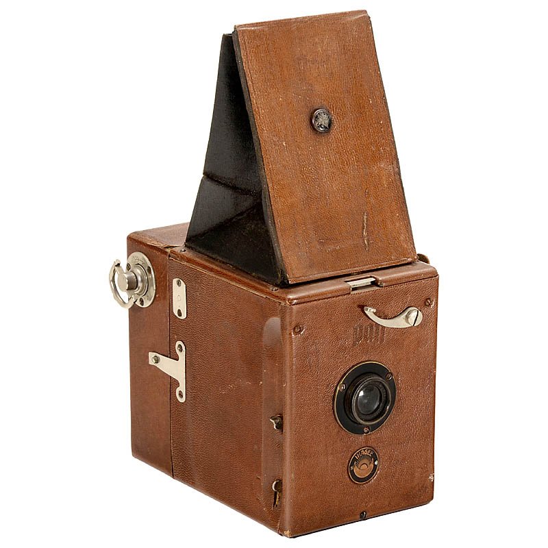 Luxus-Roll-Paff-Reflex, c. 1927: Luxus-Roll-Paff-Reflex, c. 1927 Ihagee, Dresden. Size 2 1/3 x 2 1/3 in. on rollfilm, body no. 54362, brown leather covering, Ihagee-Anastigmat Trioplan 6,8/9 cm, shutter I. and T. – Rare! Luxus-Roll