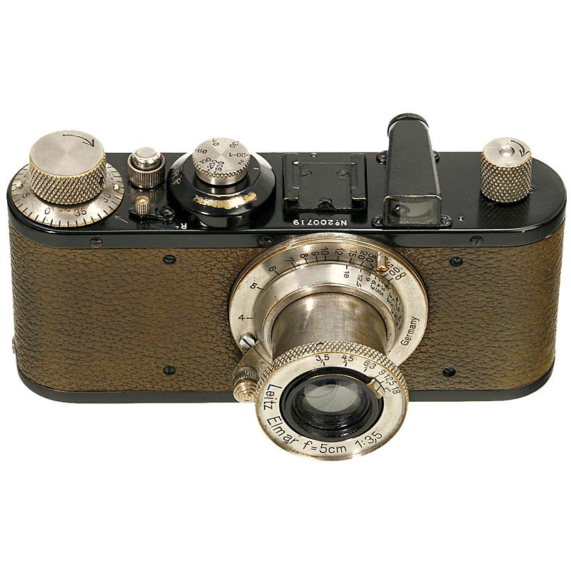 Leica Standard (E) with Elmar, 1936: Leica Standard (E) with Elmar, 1936 Leitz, Wetzlar. No. 200719, black/nickel. With Elmar 3,5/5 cm, nickel, feet scale. Leica Standard (E) mit Elmar, 1936 Leitz, Wetzlar. Nr. 200719, schwarz/Nickel. Mi