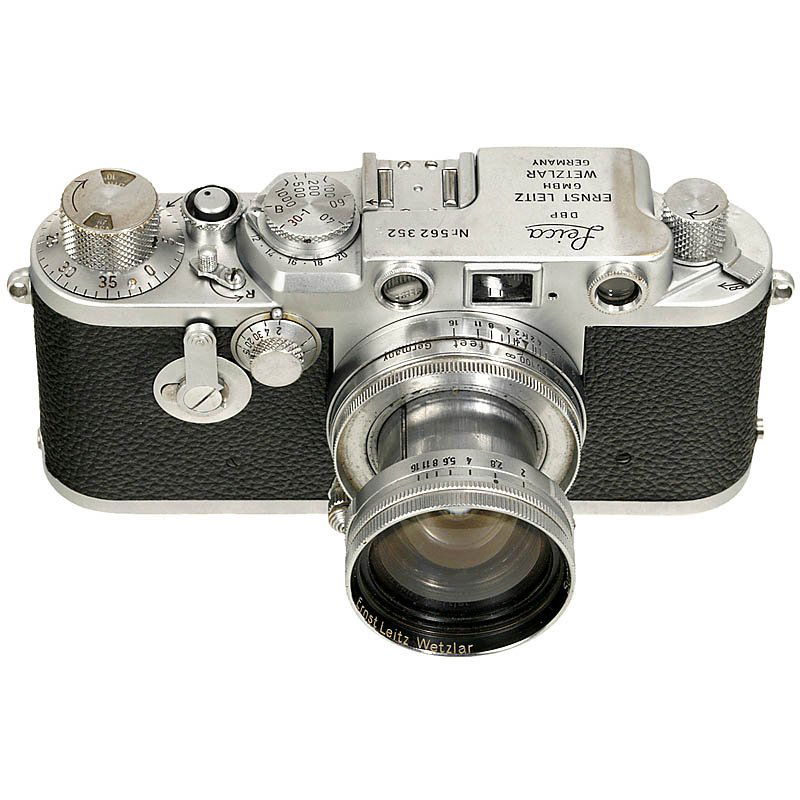 Leica Ic/IIIf with Summitar, 1951: Leica Ic/IIIf with Summitar, 1951 Leitz, Wetzlar. No. 562352, Leica Ic converted to Leica IIIf, with self-timer, eyepiece missing. With Summitar 2/5 cm, no. 848463, feet scale. Leica Ic/IIIf mit Summi