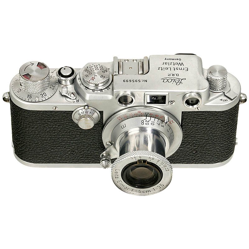 Leica IIIf with Elmar, 1952: Leica IIIf with Elmar, 1952 Leitz, Wetzlar. No. 595699, black-dial synchronization, focusing needs adjustment. With Elmar 3,5/5 cm, metric, red scale. Leica IIIf mit Elmar, 1952 Leitz, Wetzlar. Nr. 59