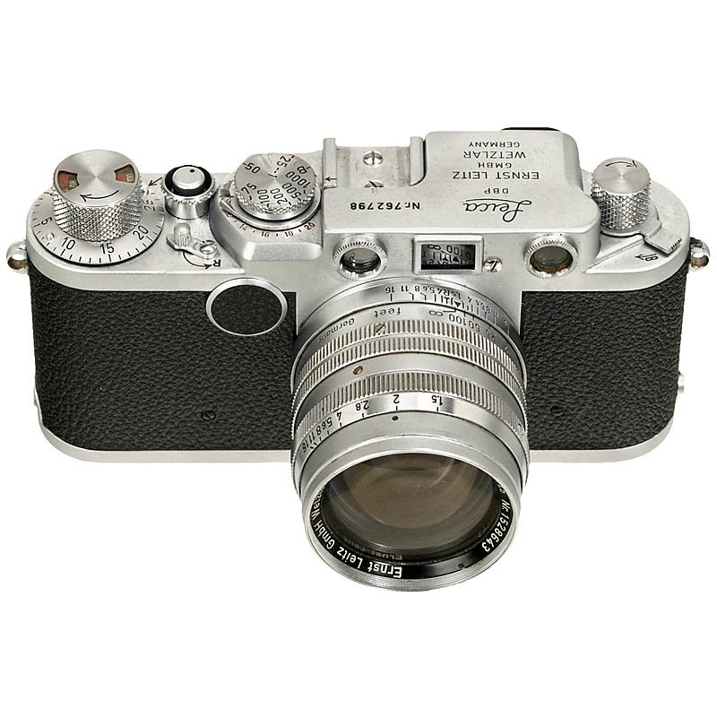 Leica IIf with Summarit, 1955: Leica IIf with Summarit, 1955 Leitz, Wetzlar. No. 762798, red-dial synchronization, 1/1000 sec. With Summarit 1,5/5 cm, no. 1528643, feet scale, fixed aperture-index, small scratch. With instructions.