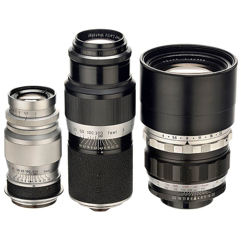 3 Lenses for Screw-Mount Leica: 3 Lenses for Screw-Mount Leica Leitz, Wetzlar. 1) Elmar 4/9 cm, no. 1182723, 1961, feet scale, for A36 filters. (3+/2). – 2) Hektor 4,5/13,5 cm, no. 700444, 1949, feet scale, vulcanite at base, bake