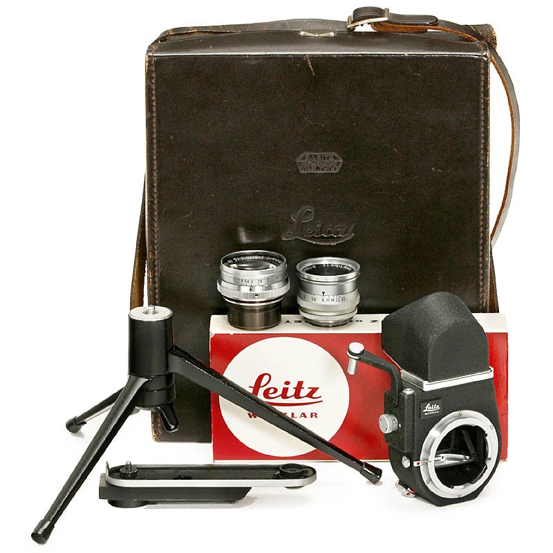 Lot Leica Accessories: Lot Leica Accessories 1) E. Leitz, New York. System case, leather, key. – 2) Baseplate with synchronization for SELIS. – 3) Leitz, Wetzlar. Visoflex III (M), with magnifier 16499. – And: 4) Tabl