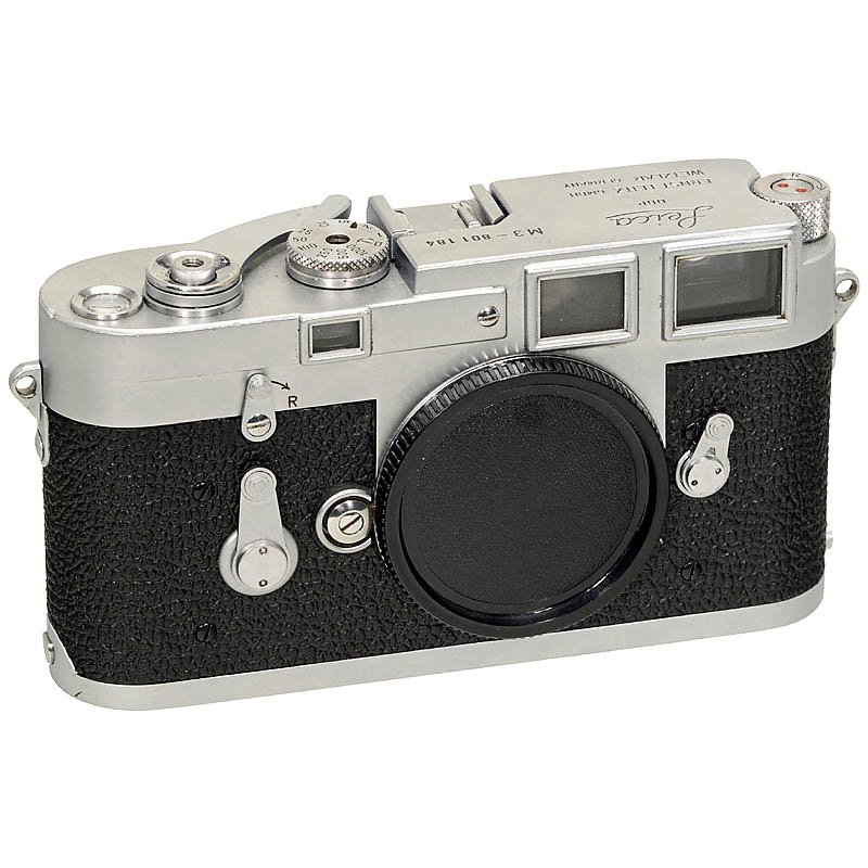 Leica M3, 1955: Leica M3, 1955 Leitz, Wetzlar. No. M3-801184, double-stroke advance. Leatherette on camera back flap missing. With instructions. Leica M3, 1955 Leitz, Wetzlar. Nr. M3-801184, Doppelschwungaufzug. Bele