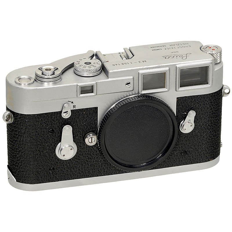 Leica M3, 1966: Leica M3, 1966 Leitz, Wetzlar. No. M3-1158140, single-stroke advance, version without lens lock release guard. Leica M3, 1966 Leitz, Wetzlar. Nr. M3-1158140, Einzelschwungaufzug, Version ohne Schutz u