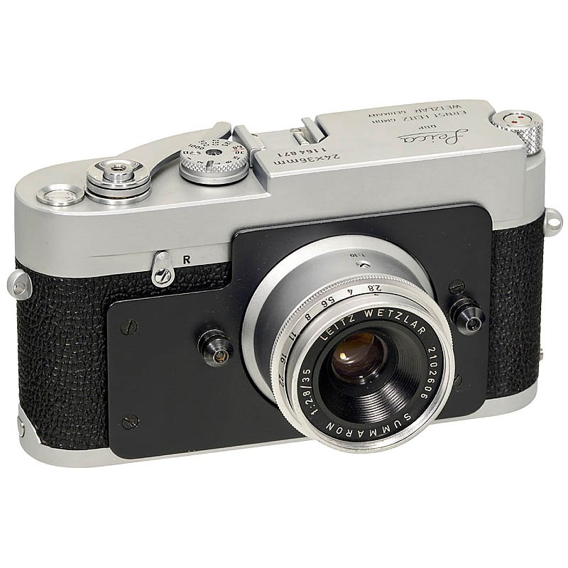 Leica MD (Postcamera) 24 x 36 mm, 1967: Leica MD (Postcamera) 24 x 36 mm, 1967 Leitz, Wetzlar. No. 1164871, rare version with shutter speed locked at 1/50 sec., operating by cable release only. With Summaron 2,8/35 mm, no. 2102606, "1:10" e