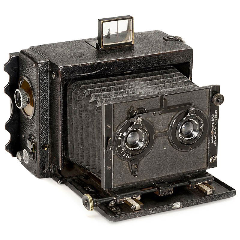 Stereo Palmos, c. 1906: Stereo Palmos, c. 1906 Carl Zeiss, Jena. Format 9 x 12 cm, no. 5526, 2 x Zeiss Tessar 6,3/84 mm, focal plane shutter (working). With focusing screen back, cassettes and mono lens board. – Very rare