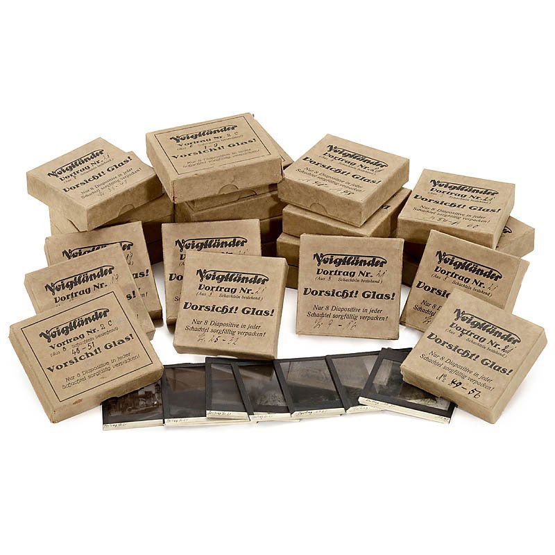 3 Complete Voigtländer Series (Slides), c. 1930: 3 Complete Voigtländer Series (Slides), c. 1930 Approx. 190 black-and-white slides, size 8,5 x 8,5 cm and 8,5 x 10 cm. Motifs: winter landscape, Innsbruck, Garmisch, Zugspitze, Mittenwald, "Fränkisc