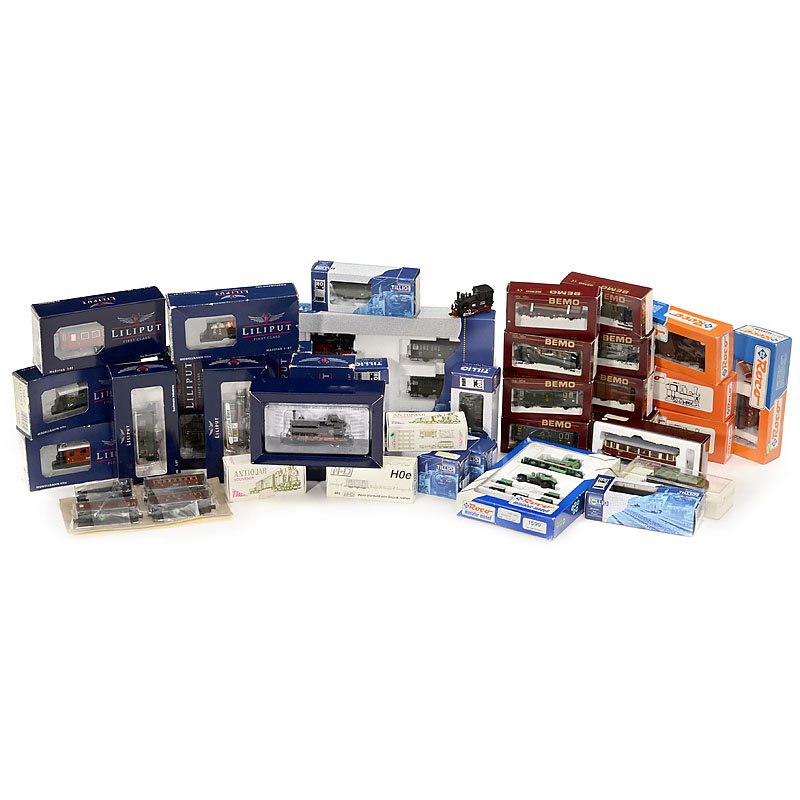 Large Collection of Model Railways Gauge H0e: Large Collection of Model Railways Gauge H0e 1) Bemo: Railcar VT 133523 "Spreewaldbahn", 8 freight and passenger cars. – 2) Tillig: Set DR passenger train, 6 wagons. – 3) Liliput: Set "Zillertalba
