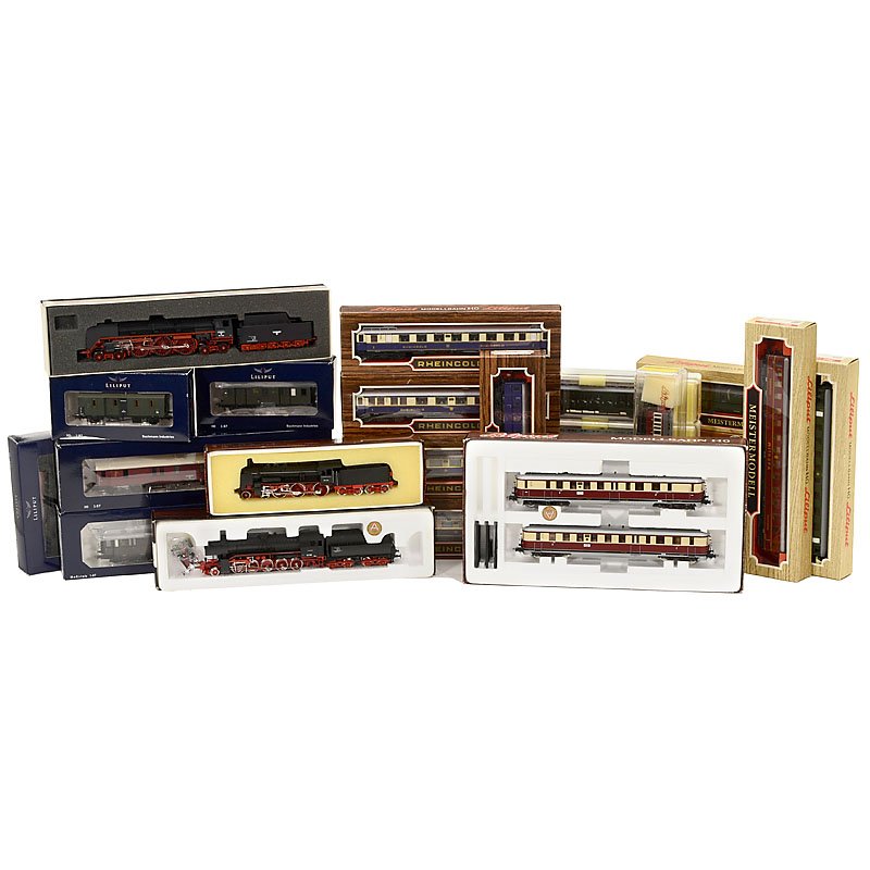Liliput Model Railway Collection Gauge H0: Liliput Model Railway Collection Gauge H0 1) Steam locomotives: 05003 with German insignia, DR 42555 and DB 383832. – 2) DRG railcar VT 137 with VS 145. – 3) "Rheingold", 3 saloon cars, luggage ca