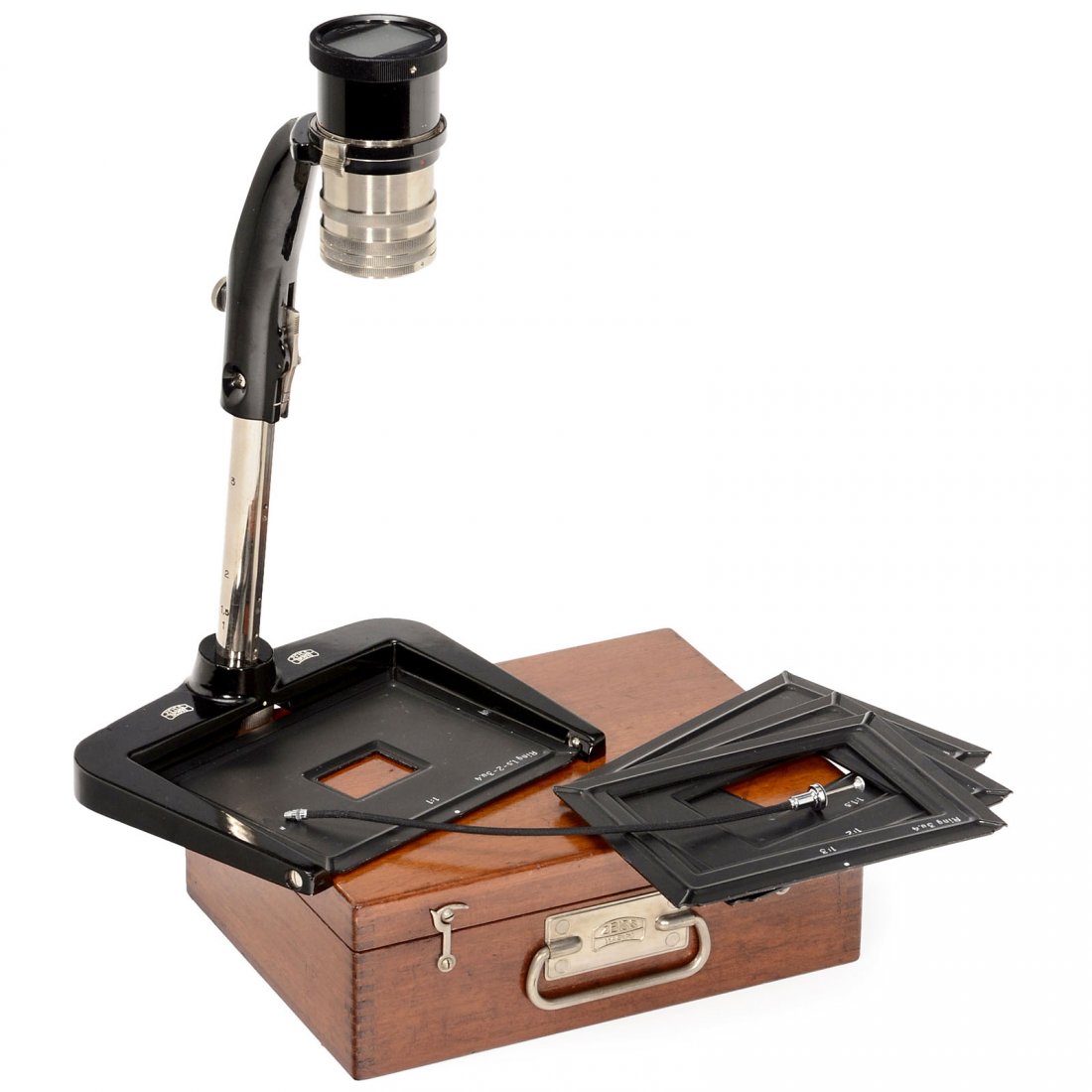Zeiss Ikon Copying Stand (5520/1): Zeiss Ikon Copying Stand (5520/1) "Spezialreproduktionsgerät" for Contax, c. 1938 Zeiss Ikon, Dresden. Complete with focusing screen holder, in original Zeiss Ikon wooden box. Rare Contax accessories
