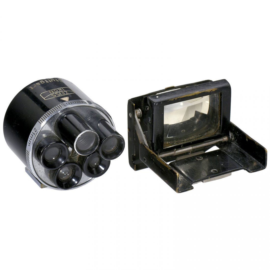 2 Zeiss Viewfinders: 2 Zeiss Viewfinders Zeiss Ikon, Stuttgart. 1) Brightline folding viewfinder 433/26, for 5 cm and 13,5 cm. – And: 2) Revolving viewfinder 440, for five focal lengths: 21, 35, 50, 85, 135 mm. 2 Zeiss-