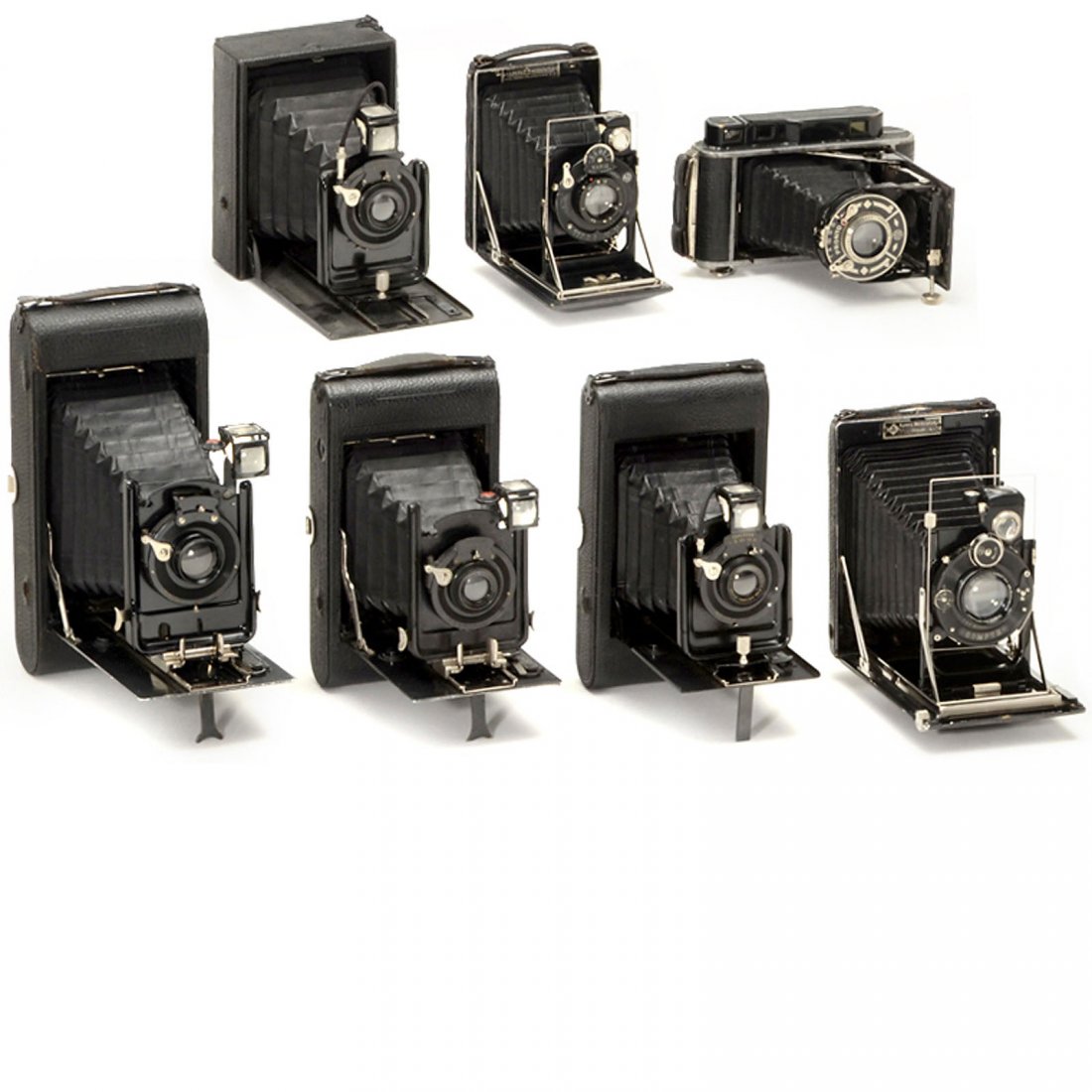 7 Rollfilm and Plate Cameras, from 1913: 7 Rollfilm and Plate Cameras, from 1913 1) Rodenstock, Munich. Clarovid (I), 1932, 4,5 x 6 and 6 x 9 cm, Trinar-Anastigmat 4,5/10,5 cm, in Pronto. (3/3) – 2) KW, Dresden. Patent-Etui 6,5 x 9 cm, Rad