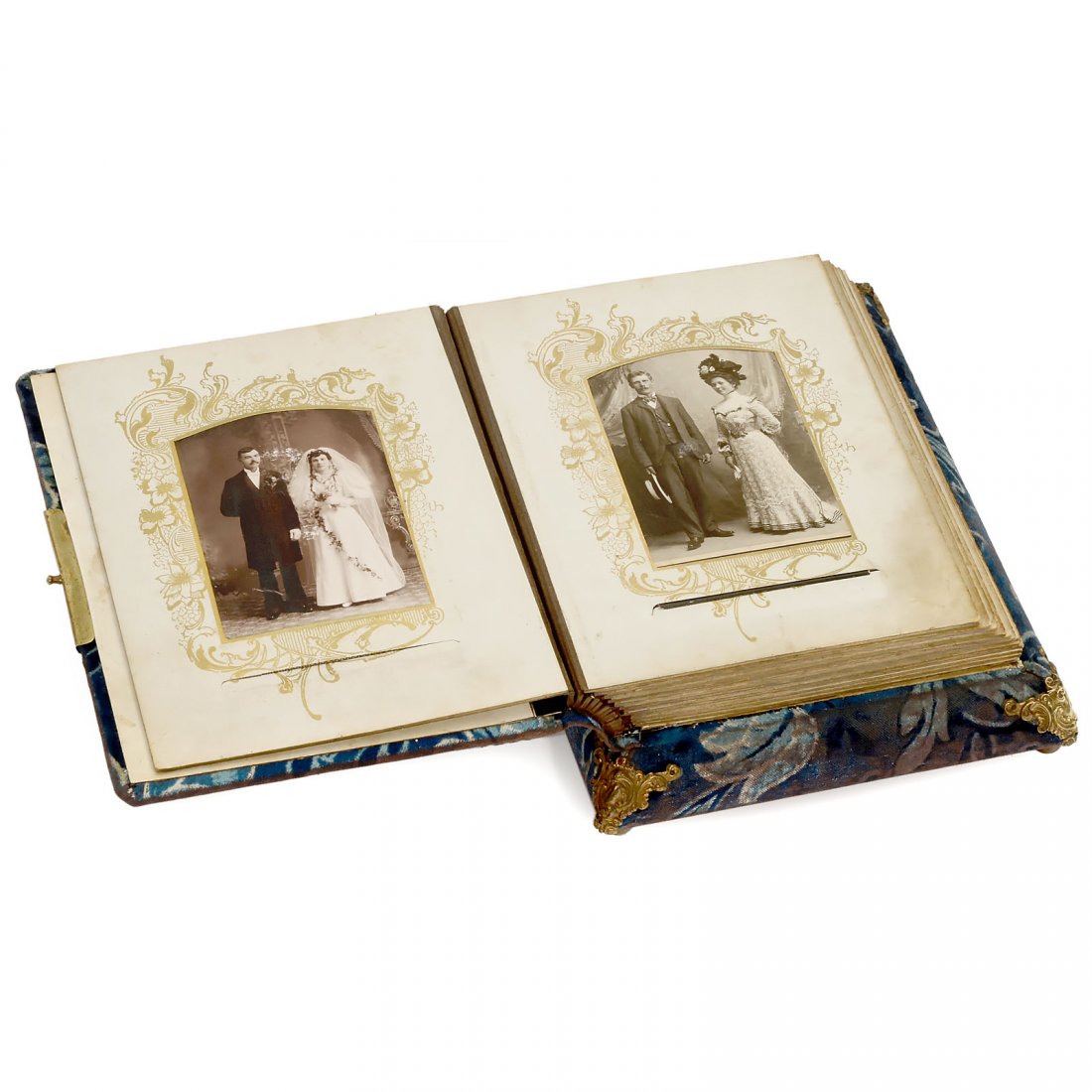 Family Musical Photograph Album, c. 1900: Family Musical Photograph Album, c. 1900 Table album, velvet binding with mirrored mounts, complete with Cartes-de-Visite and other formats, 14 gilt-edged pages, cylinder movement (working), nice exam