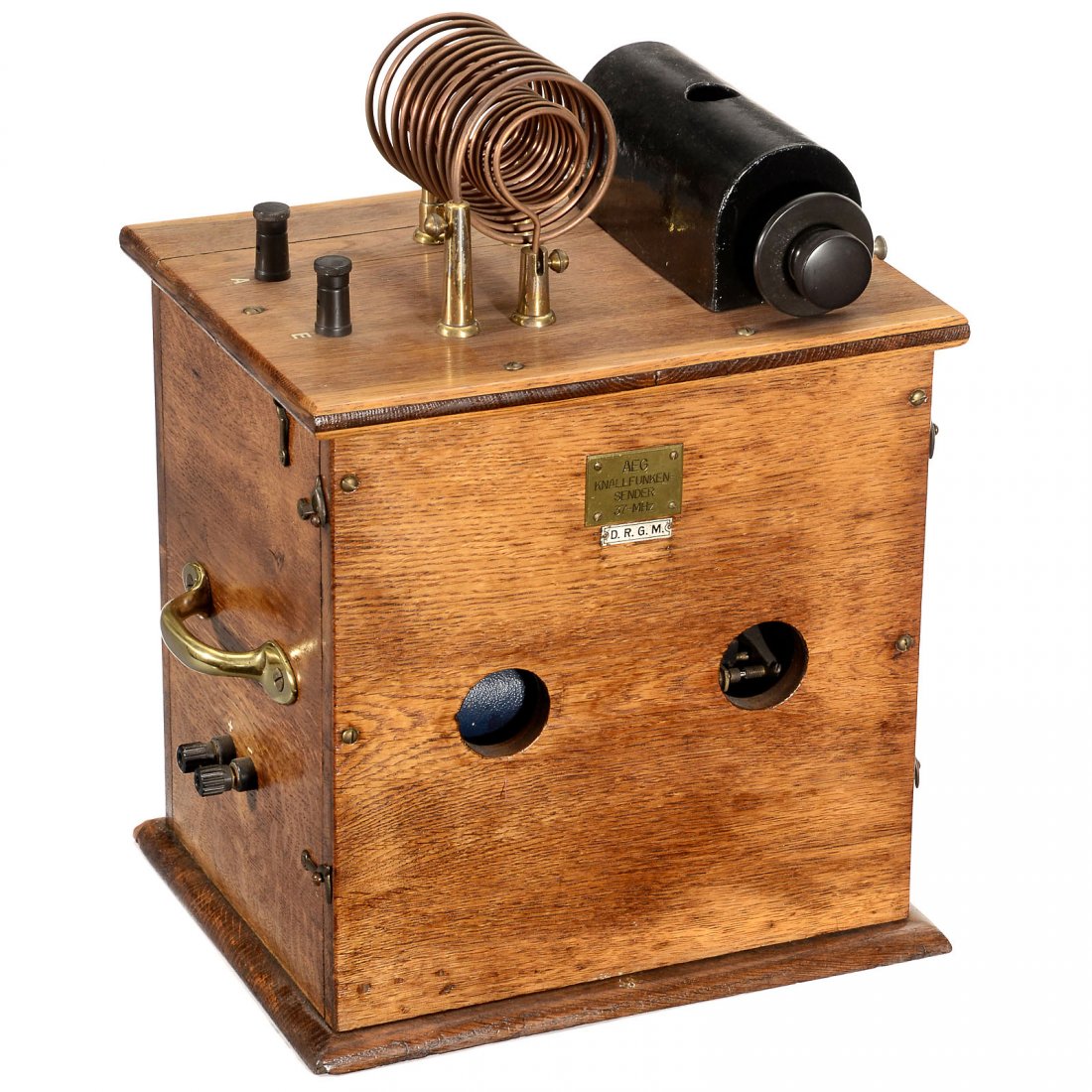 AEG Spark-Gap Transmitter, 1918: AEG Spark-Gap Transmitter, 1918 37 MHz, oak case with induction coil and battery, type plaque added, with spark gap on top, height 18 in. Knallfunkensender AEG, 1918 37 MHz, Eichengehäuse mit Indukti