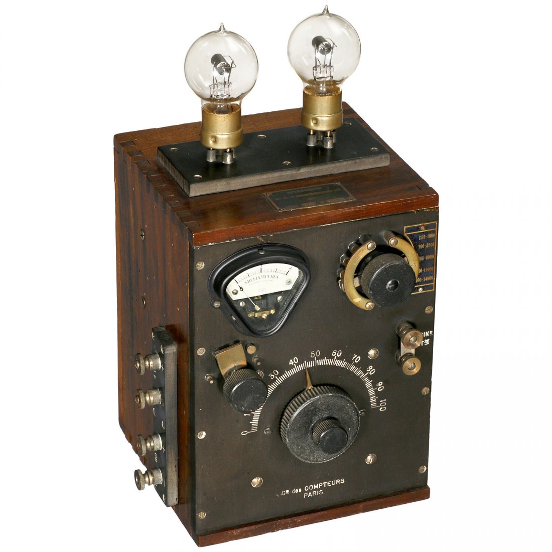 Early French Hetérodyne Radio, 1917: Early French Hetérodyne Radio, 1917 Marked on label: MLe de la Radiotélégraphie Mre Paris. 2-valve receiver (replica valves), model 2, No. 209. Radio "Hetérodyne", 1917 MLe de la Radiotélégraphi