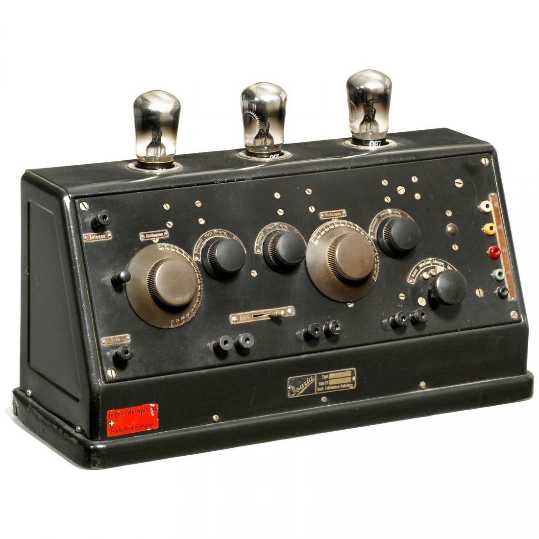 Isaria Type N3 Radio, 1924: Isaria Type N3 Radio, 1924 By Isaria Zählerwerke, Munich. 3-valve battery receiver, no. 35158, a Telefunken licensed product. Very rare! Radio Isaria, 1924 Hersteller: Isaria Zählerwerke, München. 