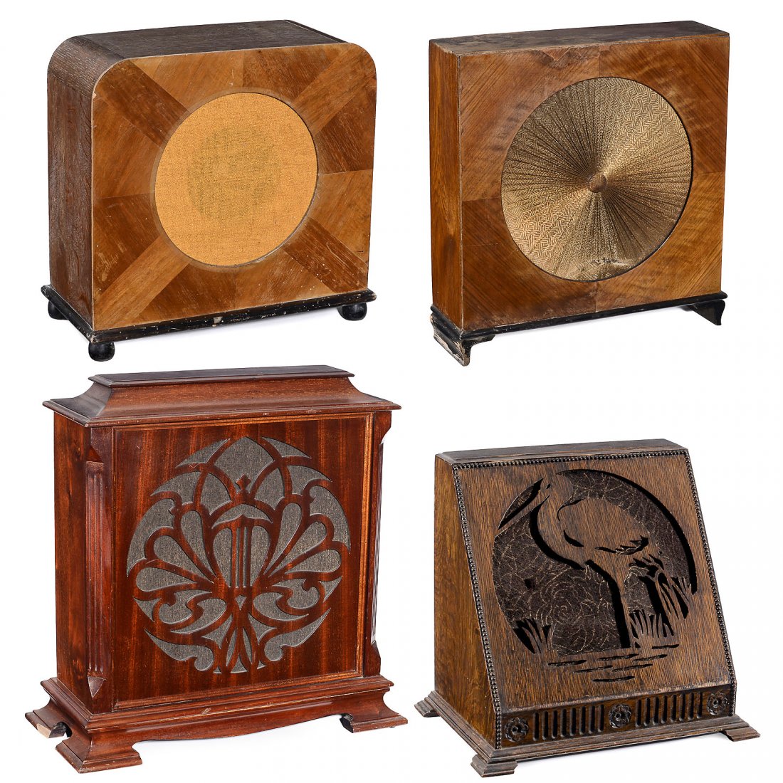4 Wood-Cased Loudspeakers, c. 1928: 4 Wood-Cased Loudspeakers, c. 1928 1) Gecophone Stork BC 1790. – 2) Celestion C14. – 3) Loewe. – And: 4) Unmarked. 4 Lautsprecher in Holzgehäusen, um 1928 1) Gecophone Stork BC 1790. – 2) Cel