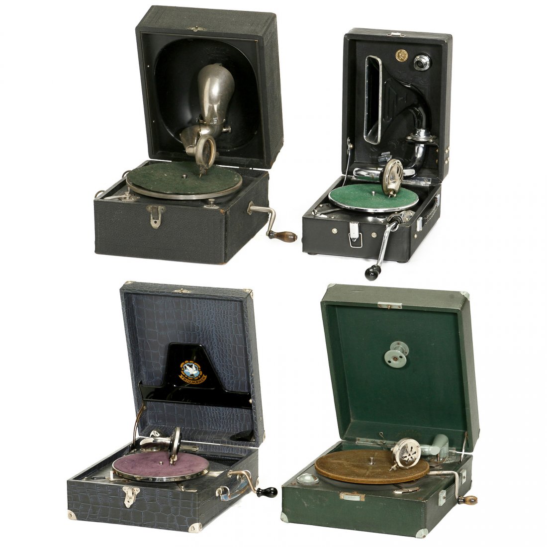 4 Portable Gramophones, 1925 onwards: 4 Portable Gramophones, 1925 onwards 1) Decca Junior, The Crescendo Junior soundbox, reversible horn in lid. – 2) Small Russian phonograph, swiveling horn in lid. – 3) Triumphon, case with artific