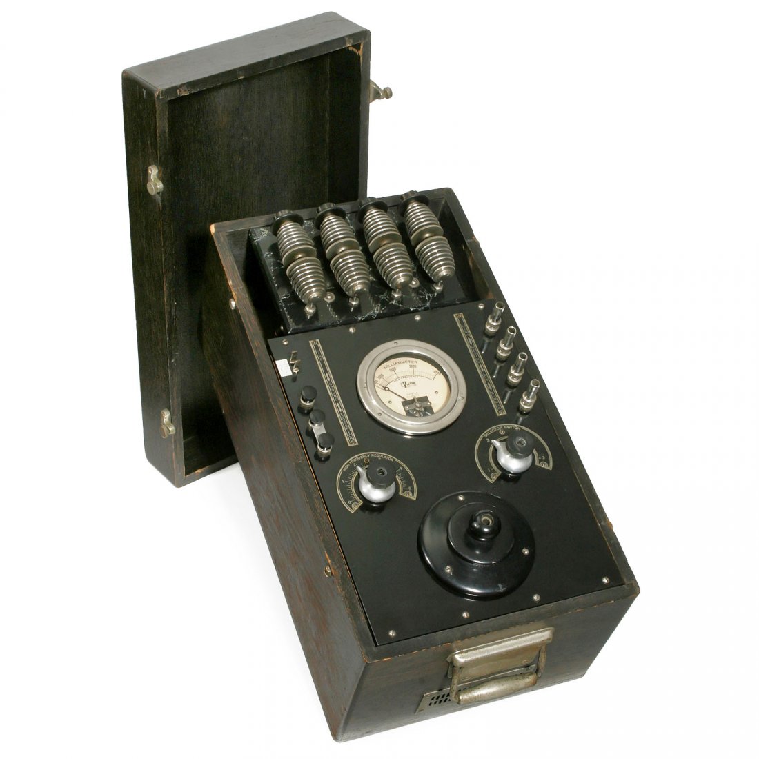 Tesla Transformer, c. 1920: Tesla Transformer, c. 1920 By "Victor X-Ray Corporation, Chicago", type AJ, no. 24393, with 4 spark gaps, in solid oak case with lid. Tesla Transformator, um 1920 Hersteller: "Victor X-Ray Corporation