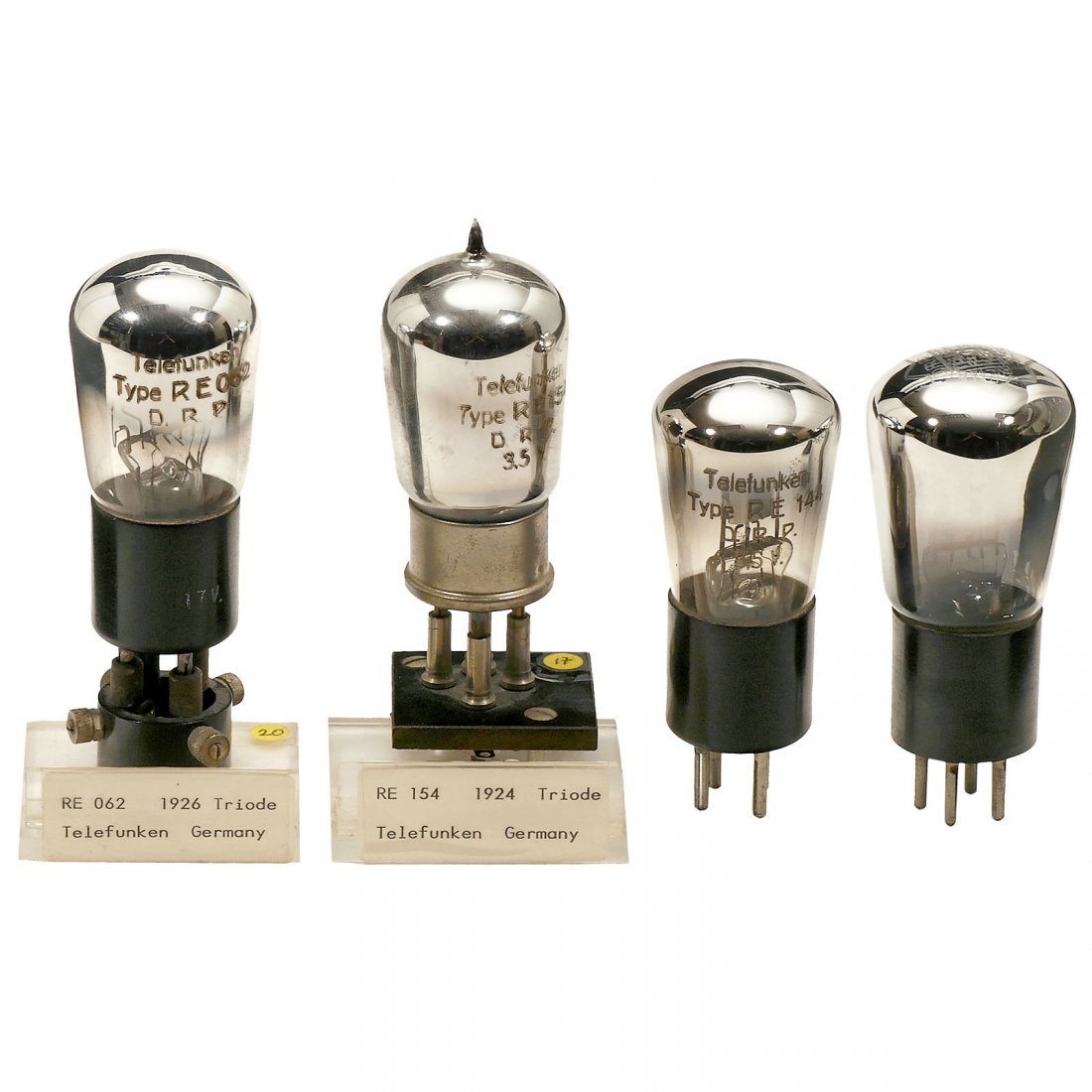 4 Telefunken Type RE Triodes, c. 1925: 4 Telefunken Type RE Triodes, c. 1925 1 x RE062, 1 x RE154 and 2 x RE144, all filaments intact. 4 Trioden Telefunken Typ RE, um 1925 1 x RE062, 1 x RE154 und 2 x RE144, alle Heizfäden o.k. Start Pric