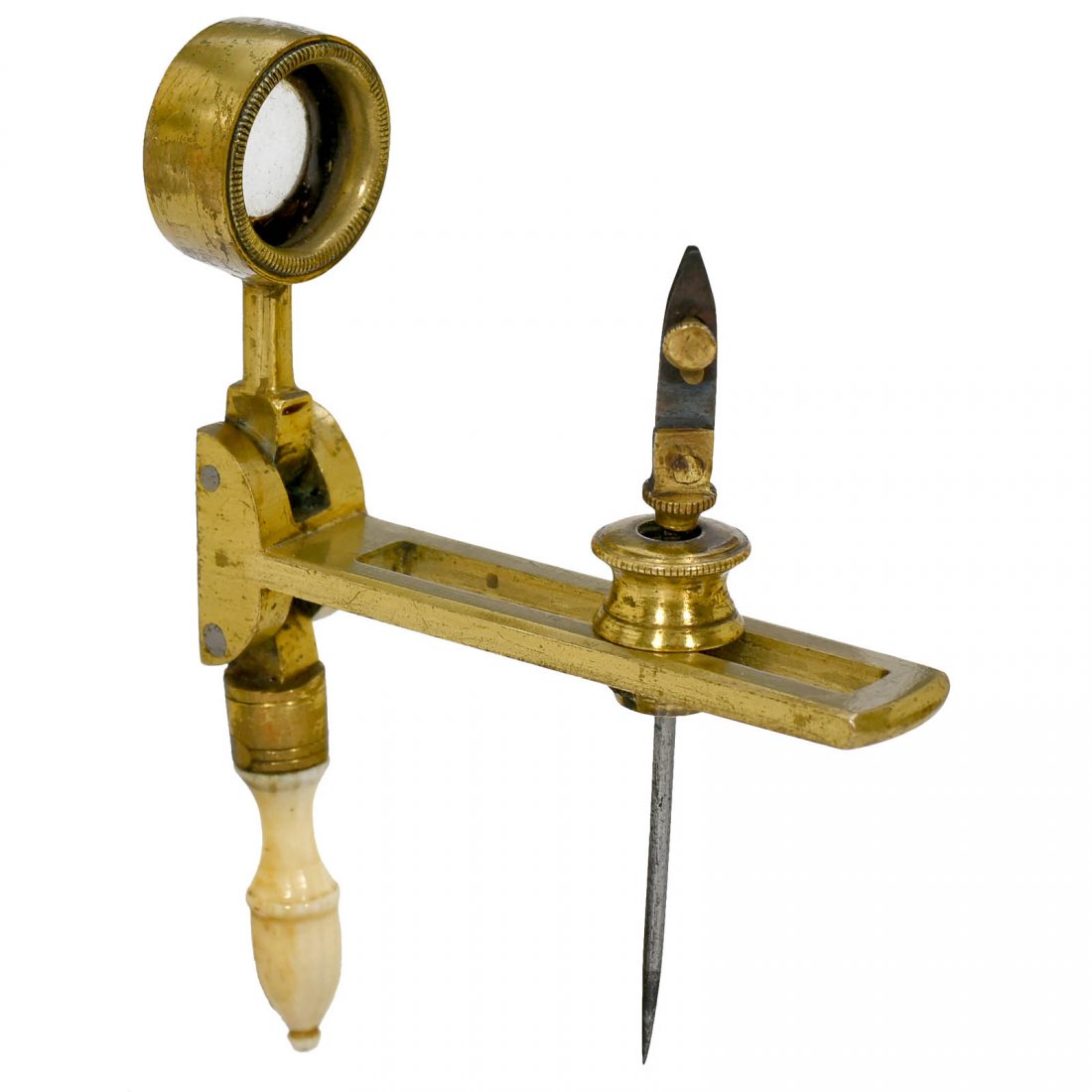 Simple Botanical Microscope, c. 1800: Simple Botanical Microscope, c. 1800 England, unsigned, foldable, lacquered brass, turned ivory handle, with tweezers and needle, length 2 ¾ in., in leather-covered cardboard case. Einfaches botanisc
