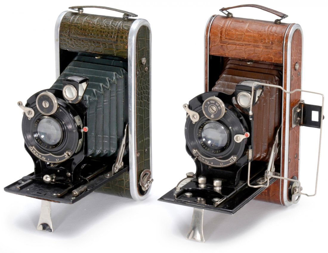 2 Deluxe Rollfilm Cameras by Foth, c. 1927/30 (1 of 1)