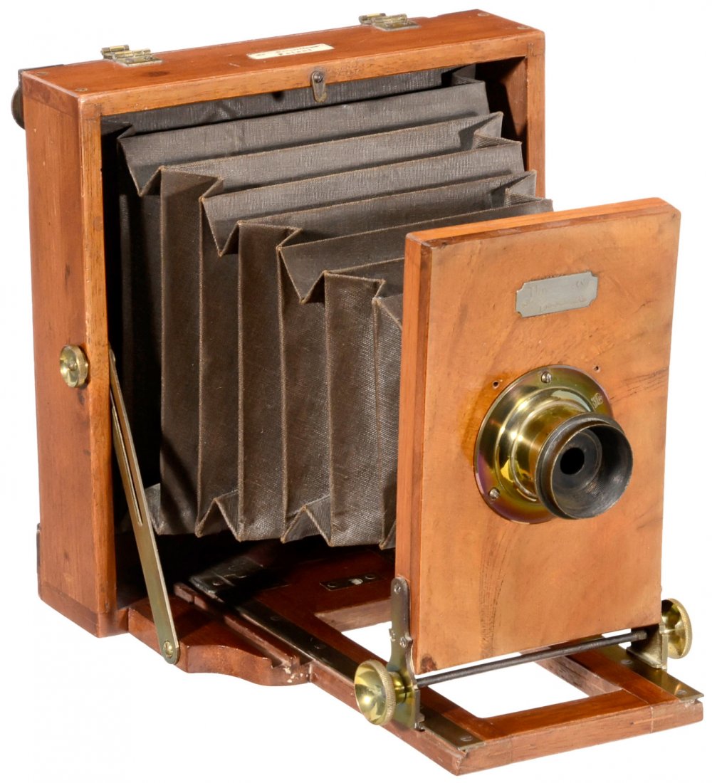 Le "Merveilleux" by Lancaster, c. 1880: Le "Merveilleux" by Lancaster, c. 1880 J. Lancaster & Son, Birmingham. Photograph size 6 x 6 in., polished wood with brass fittings, black conical bellows, unmarked brass lens, focusing screen back. L