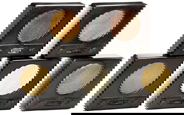 5 Volksempfaenger (DKE) Receiver: 5 Volksempfänger (DKE) 5 radio sets by "Loewe", "Blaupunkt", "Körting", "RTE" and "Braun". Some with small cracks and missing parts, very good for spare parts. 1) Loewe, Gehäuse mit Kratzer. – 2)