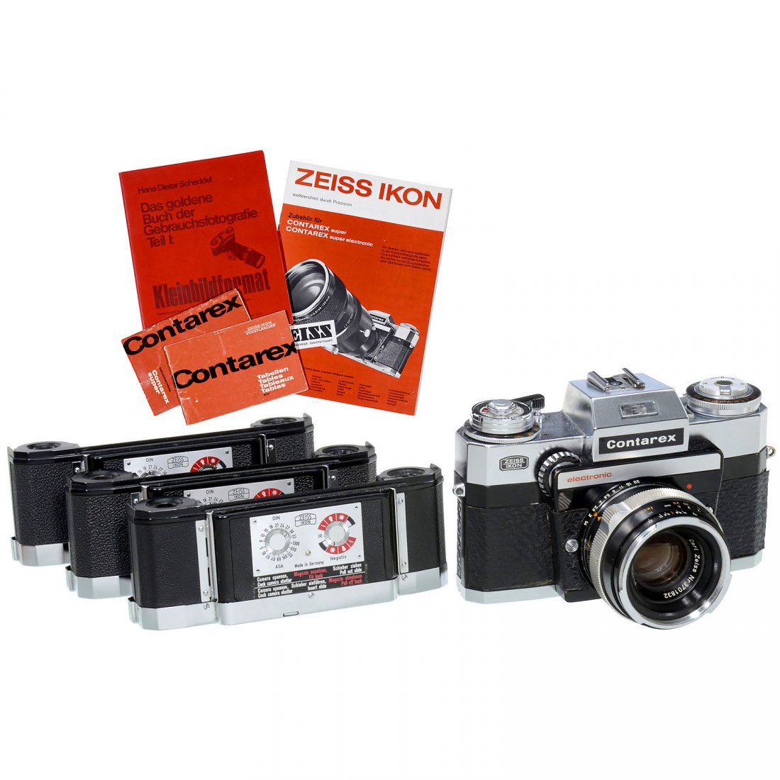Contarex Electronic, 1968: Contarex Electronic, 1968 Zeiss Ikon, Stuttgart. No. R 64563, with "Blitz"-Planar 2/50 mm, no. 3701832, all shutter speeds one time, light meter not tested. With 3 interchangeable magazines, 2 maker'