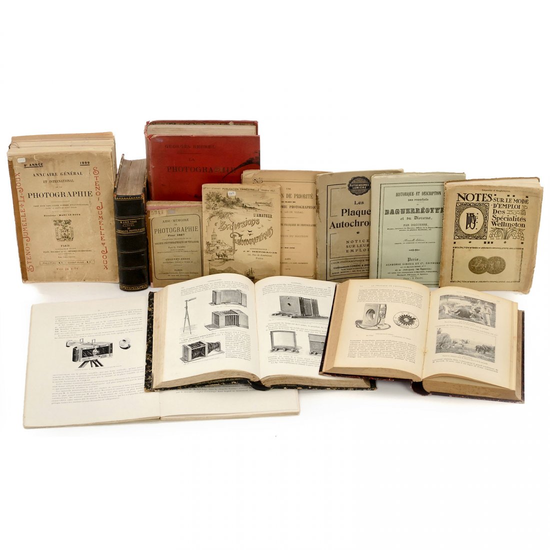 Textbooks Photography, French, 1873 onwards: Textbooks Photography, French, 1873 onwards 14 books and pamphlets for the amateur, tourist, etc. With numerous technical illustrations and contemporary photographs. Lehrbücher Photographie, französ