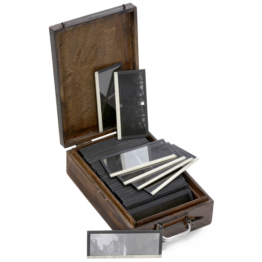 70 Glass Stereo Slides of 6 x 13 cm (Third Reich): 70 Glass Stereo Slides of 6 x 13 cm (Third Reich) Many military motifs and parades as well as private motifs, in wooden box. – Have a look! 70 Glas-Stereodias 6 x 13 cm (3. Reich) Viele militärisch