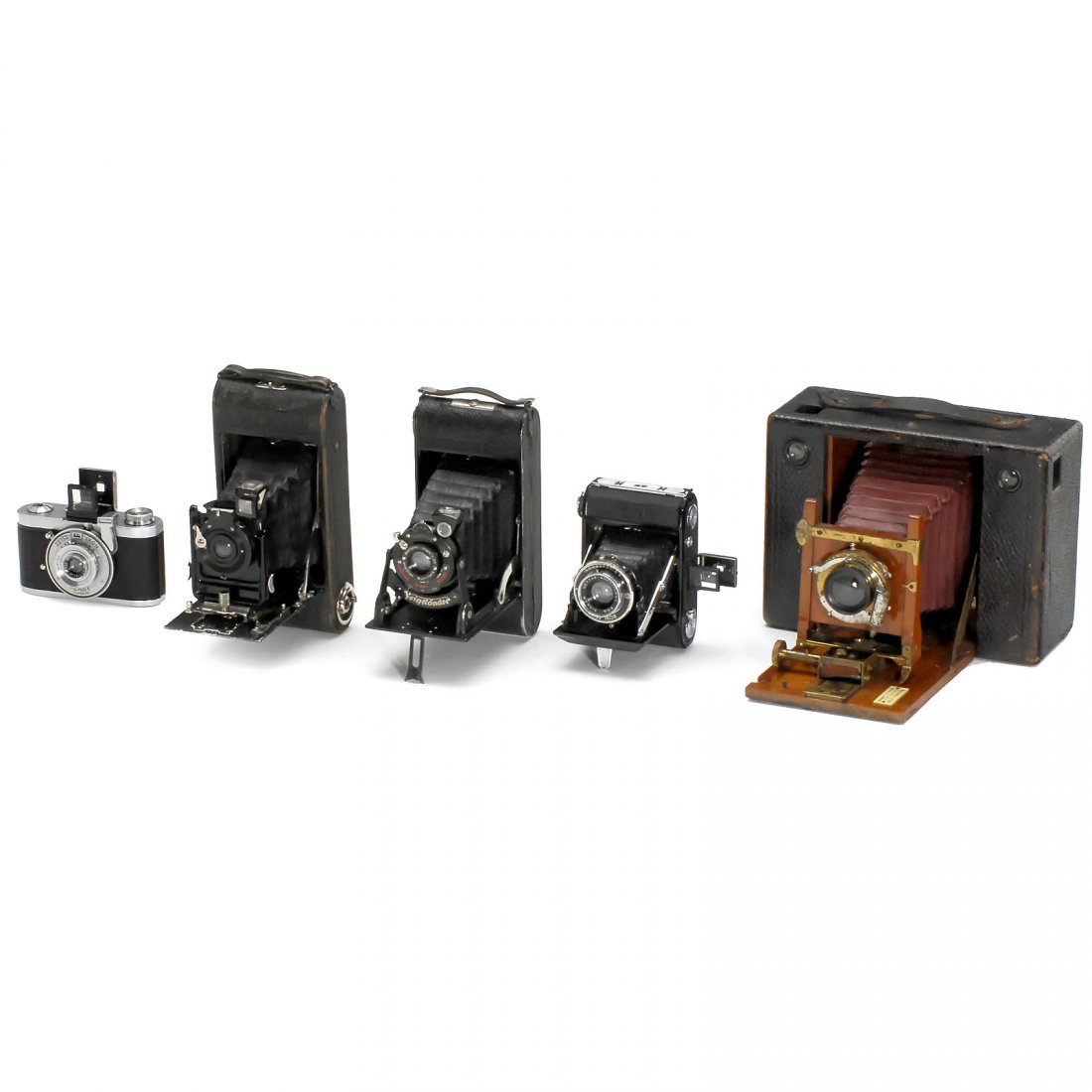 Lot Rollfilm Cameras: Lot Rollfilm Cameras 1) Eastman Kodak, USA. No. 4 Cartridge Kodak, c. 1897, 4 x 5 in. on film type 104 (film inside), Bausch & Lomb Rapid Rectilinear, shutter stuck, dark-red bellows, early version wi