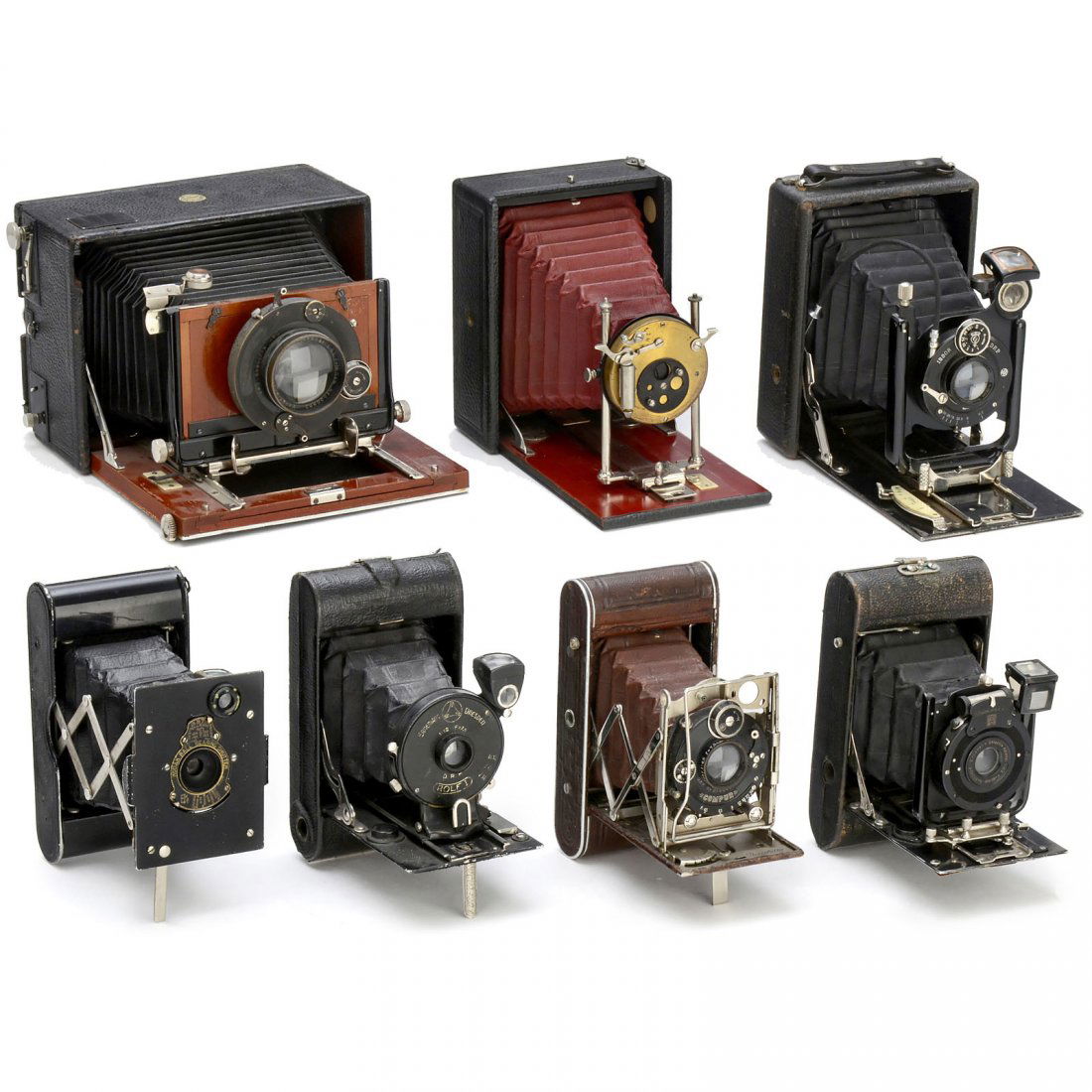 3 Field Cameras and other Models: 3 Field Cameras and other Models 1) Dr. Lüttke & Arndt, Wandsbeck. Field camera 9 x 12 cm, brass lens/shutter combination, dark-red bellows. (2/2-) – 2) Hugo Stöckig, Dresden. Union 27 Zwei-Versch