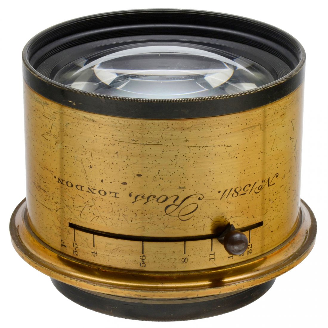Ross Tessar 3,5/300 mm (12 in.) Zeiss Patent, No.: Ross Tessar 3,5/300 mm (12 in.) Zeiss Patent, No. 15811, 1905 Licensed by Carl Zeiss Jena and built by Ross, a luminous Tessar, with iris diaphragm, diameter: approx. 12 cm, height: approx. 95 mm. Ros
