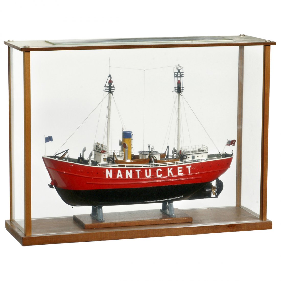 3 Ship Models in Glass Showcases: 3 Ship Models in Glass Showcases 1) Lightship "Nantucket", length 17 1/3 in. – 2) Tank ship "Shell Welder", length 15 ¾ in. – And: 3) English lightship, length 14 1/5 in. 3 Schiffsmodelle in Glas
